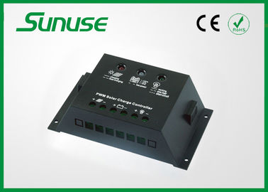 10 contrôleur de charge de panneau solaire de volt PWM de l'ampère 12 avec le port USB