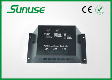 10 contrôleur de charge de panneau solaire de volt PWM de l'ampère 12 avec le port USB