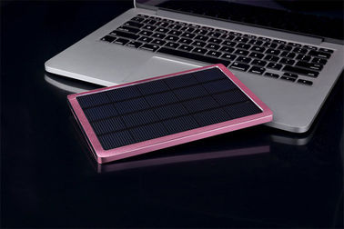 Le panneau solaire 5000mah de banque portative de puissance jeûnent facturant l'iPhone, iPad mini