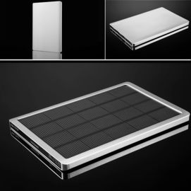 Le panneau solaire 5000mah de banque portative de puissance jeûnent facturant l'iPhone, iPad mini